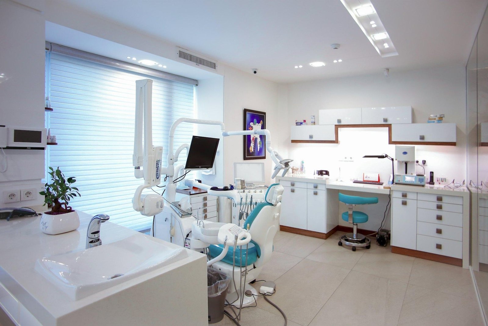 Modern dental treatment room